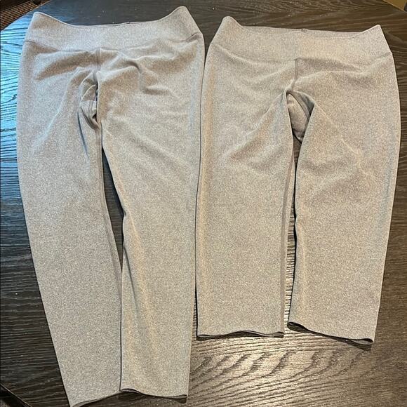 Uniqlo set of 2 Gray Leggings Soft Cropped Bottoms - Picture 1 of 4